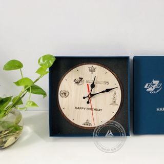 Quà Tặng Đồng Hồ Gỗ Hình Tròn Để Bàn – Khắc Logo Bệnh Viện Quân Y 175