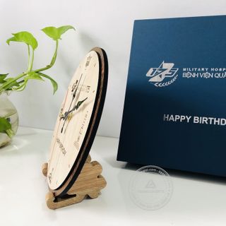 Quà Tặng Đồng Hồ Gỗ Hình Tròn Để Bàn – Khắc Logo Bệnh Viện Quân Y 175