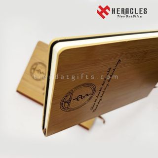 Bộ quà tặng Giftset Sổ Tre + Bút tre, bút gỗ. In khắc tên, chữ logo theo yêu cầu.