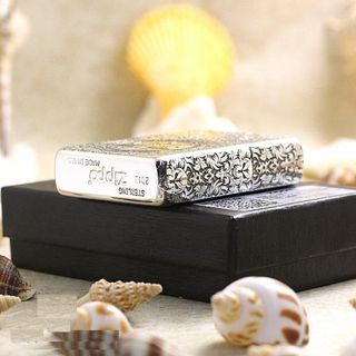 Bật Lửa ZIPPO Mỹ, Bật Lửa ZIPPO USA Hình QUỶ SANTAN Màu Bạc Cổ Điển Xài Xăng Có Tem Đỏ