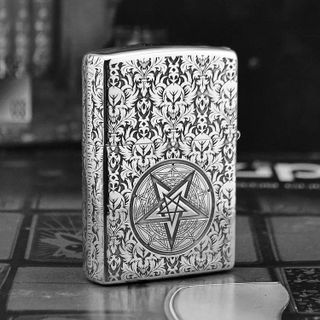 Bật Lửa ZIPPO Mỹ, Bật Lửa ZIPPO USA Hình QUỶ SANTAN Màu Bạc Cổ Điển Xài Xăng Có Tem Đỏ