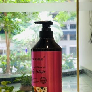 Sữa tắm dưỡng da Jasmine Almond Oil Macasilk chính hãng