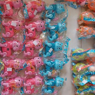 Đồ chơi trẻ em con mèo chạy bằng pin phát nhạc và có đèn led lấp lánh