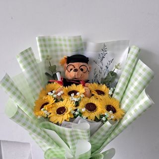 [hcm] Bó hoa tốt nghiệp gồm 7 bông hướng dương bằng sáp kèm gấu cao 20cm, bó hoa hướng dương, bó hoa tốt nghiệp giá rẻ