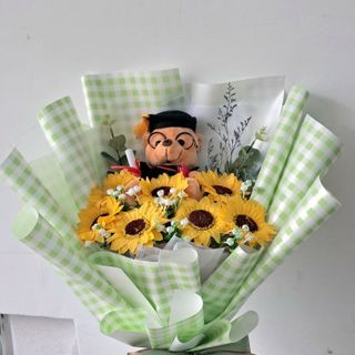 [hcm] Bó hoa tốt nghiệp gồm 7 bông hướng dương bằng sáp kèm gấu cao 20cm, bó hoa hướng dương, bó hoa tốt nghiệp giá rẻ