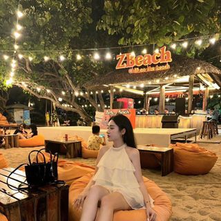 Lại hót nữa rồi. Đảm bảo hót! Nhìn cái ưng luôn nè!  Em về em áo tầng cổ ngọc xịn đẹo luôn.  Bèo tầng chuẩn mẫu, 2 lớp xịn xò kèm túi zip.  Hót quá trời- diên đi phố đi biển quá chuẩn Tầm này bán giá yêu thương .