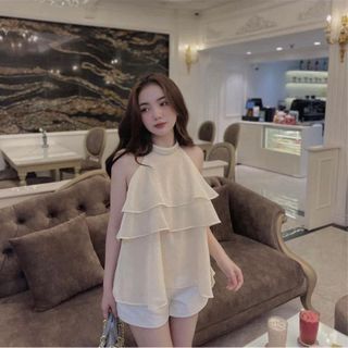 Lại hót nữa rồi. Đảm bảo hót! Nhìn cái ưng luôn nè!  Em về em áo tầng cổ ngọc xịn đẹo luôn.  Bèo tầng chuẩn mẫu, 2 lớp xịn xò kèm túi zip.  Hót quá trời- diên đi phố đi biển quá chuẩn Tầm này bán giá yêu thương .