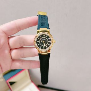 Đồng hồ da nữ viền đá ferrragomor mẫu mới