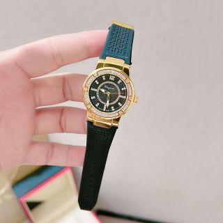 Đồng hồ da nữ viền đá ferrragomor mẫu mới