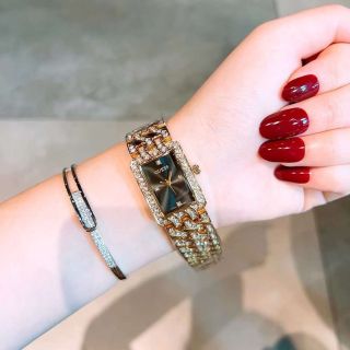 Đồng hồ guessvs vuông mẫu nới