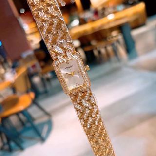 Đồng hồ guessvs vuông mẫu nới