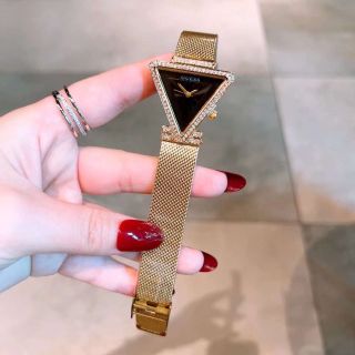Đồng hôd guessluoiws vuông mẫu mới