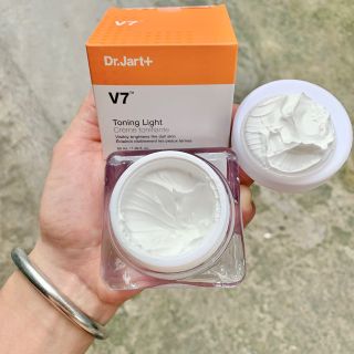 Kem V7 toning Light 50ml mới