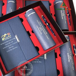 Bộ Quà Tặng (Sổ tay, Bút Ký và Bình Giữ Nhiệt) – In Ấn Nội Dung Kỷ Niệm Về Thăm Trường