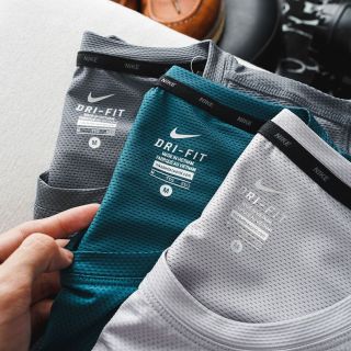 Áo nam vải thun lỗ kim 4c, logo thêu mới nhất 2023 Thể Thao Siêu Đẹp