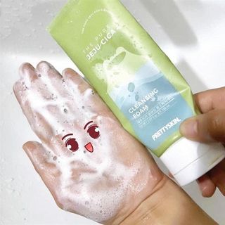 Sữa Rửa Mặt Rau Má Jeju Cica Prettyskin 150ml