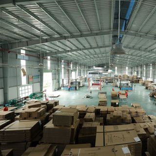 Thùng carton có nắp rời đóng gói hàng hóa, văn phòng phẩm
