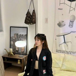 Áo khoác nỉ carigan in hình gấu dâu. Giá sỉ- giá bán buôn