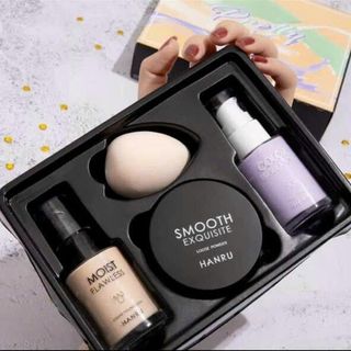 Set trang điểm 4 món tiện dụng