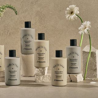 Sữa Tắm Và Dưỡng Thể Trắng Da Hương Nước Hoa Thư Giãn De Memoria 300ml/chai