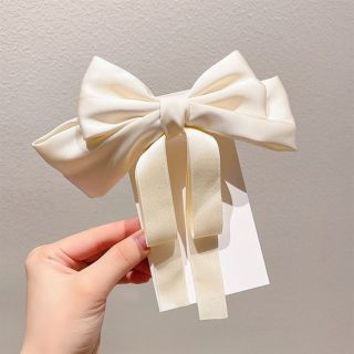 Kẹp nơ tiểu thư