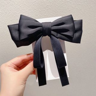 Kẹp nơ tiểu thư