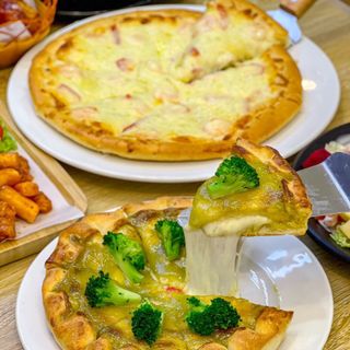 Pizza chicago Hải sản sốt Pesto xanh size 18cm