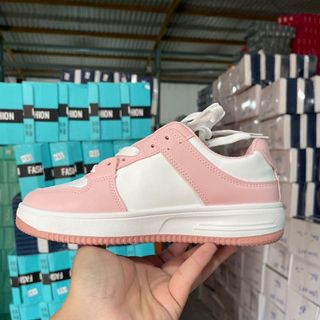 Giày thể thao cao cấp mới