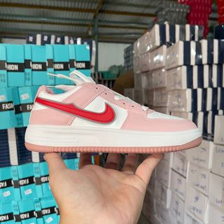 Giày thể thao cao cấp mới