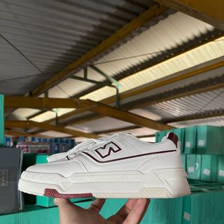 Giày thể thao cao cấp