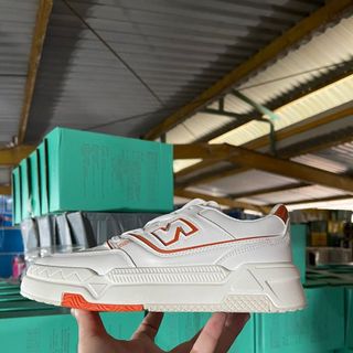 Giày thể thao cao cấp