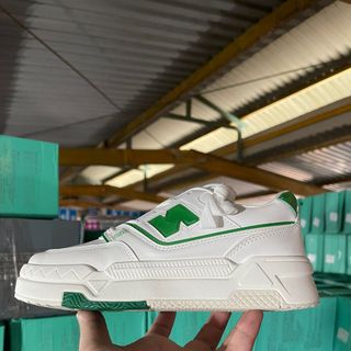 Giày thể thao cao cấp