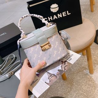 Túi xách quảng châu Cốp Kèm Charm - 01B3059 (Chuyên sỉ túi xách sll, balo, ví, thắt lưng, túi Laptop)
