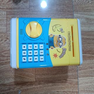 Két sắt mini cho bé dễ thương hình Doremon, Minion đồ chơi