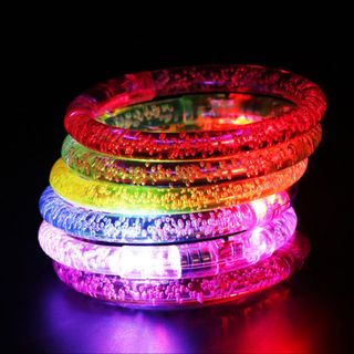 Vòng tay có đèn có sẵn pin