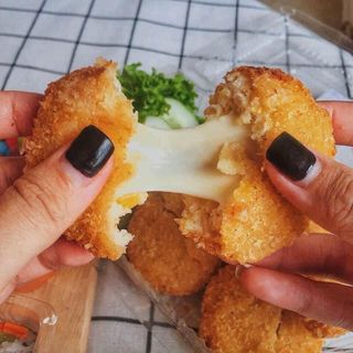 Bánh gà nhân phô mai hộp 10c (Giao hàng hỏa tốc Hà Nội)