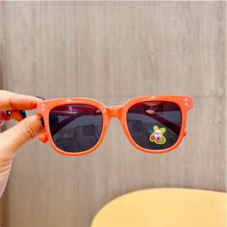 [Kính bé dẻo] Kính thời trang siêu hot cho bé dáng vuông chống nắng, chống bụi bảo vệ mắt mã 11018đen