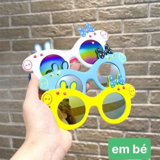 Kính mát tráng gương cho bé chống nắng, chống tia UV form hoạt hình heo peppa siêu đáng yêu