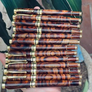 Bút Gỗ Sưa Đỏ Vân Tím Thơm Nức