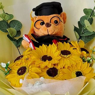 Bó hoa hướng dương kèm gấu quà tặng tốt nghiệp, bó hoa tốt nghiệp, bó hoa hướng dương kèm gấu