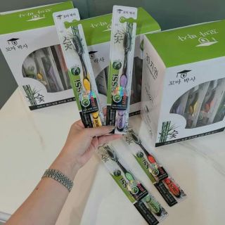 Bàn chải đánh răng than tre hoạt tính