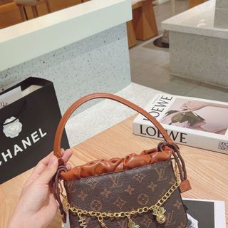 Túi xách quảng châu Rút Kèm Charm - 01B3115 (Chuyên sỉ túi xách sll, balo, ví, thắt lưng, túi Laptop)