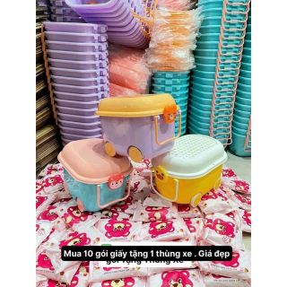 Khăn ướt gấu dâu tặng thùng xe