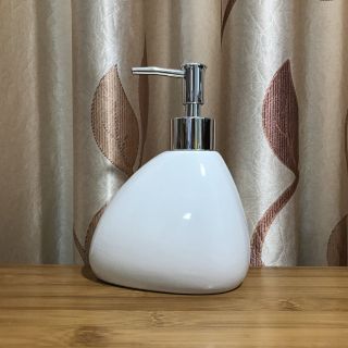 Bộ Đồ Dùng Phòng Tắm Gốm Trắng 5Món Phong Cách Âu Cổ Cực Sang Gồm Bình Xà Phòng, Dĩa Xà Phòng, Bộ Ly Súc Miệng, Bình Bông . NHẬN IN LOGO THEO YÊU CẦU ( Hàng, Giá Tận Xưởng )