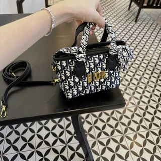 Túi xách quảng châu Quai Xách Kèm Khăn - 12B3410 (Chuyên sỉ túi xách sll, balo, ví, thắt lưng, túi Laptop)