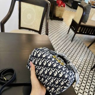 Túi xách quảng châu Quai Xách Kèm Khăn - 12B3410 (Chuyên sỉ túi xách sll, balo, ví, thắt lưng, túi Laptop)