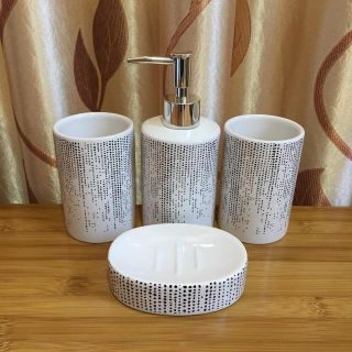 Bộ Đồ Dùng Phòng Tắm 4Món Gốm Trắng Hoạ Tiết Bi Phong Cách Âu Cực Sang Trọng ( Hàng, Giá Tận Xưởng )