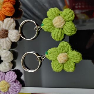 Móc khóa len mẫu bông hoa