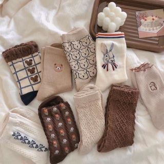 ￼Sét 8 đôi tTất nữ cổ cao vớ nữ cổ cao vải cotton co dãn tốt thêu họa tiết giá sỉ