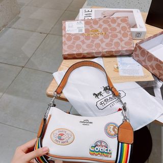Túi xách quảng châu Sticker Bản To Fullbox - 09B3511 (Chuyên sỉ túi xách sll, balo, ví, thắt lưng, túi Laptop)